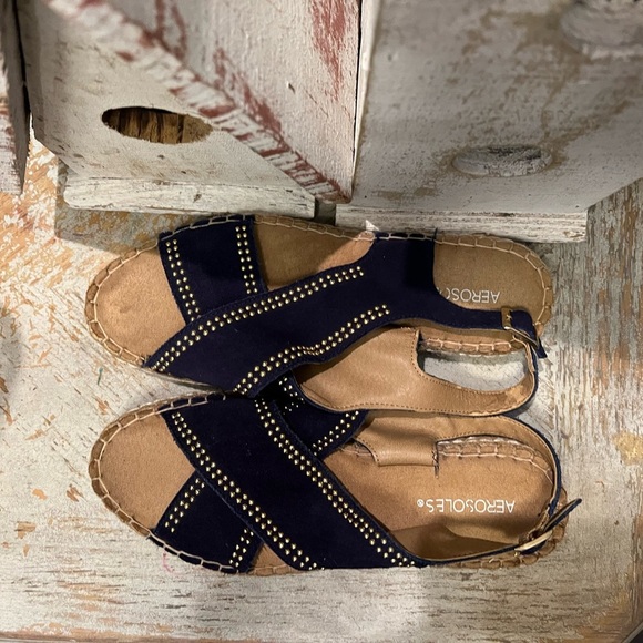 Aerosoles Size 10 Navy and Tan Gold Studded Sandals - Picture 4 of 8